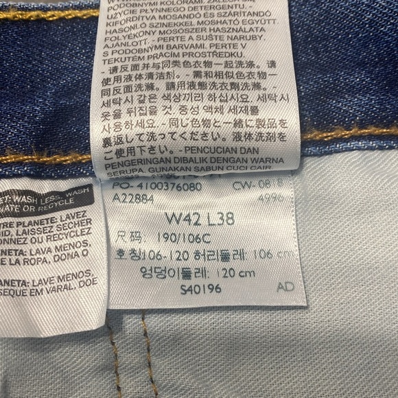 Levi's Men's 501 button fly Jeans. 42x38 - Picture 4 of 6